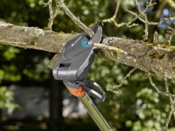 Coupe-branches Gardena StarCut 160 Plus - Sécateur Sur Perche De 160cm - Ø 32mm -Outils D'Élagage De Jardin coupe branches gardena starcut 160 plus scateur sur perche de 160cm 32mm tte de coupe inclinable 12922 1 1523268569 image 1