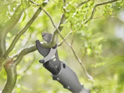 Gardena EasyCut 110/18V P4A - Sécateur électrique D'élagage Sur Perche - 18V 2Ah -Outils D'Élagage De Jardin gardena easycut 110 18v p4a scateur lectrique d lagage sur perche 18v 2ah points forts 41548 21 1683012751 IMG 6450bc8f953eb