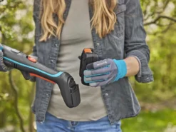 Gardena EasyCut 110/18V P4A - Sécateur électrique D'élagage Sur Perche - 18V 2Ah -Outils D'Élagage De Jardin gardena easycut 110 18v p4a scateur lectrique d lagage sur perche 18v 2ah scateur lectrique de taille gardena easycut 110 18v 2ah 41548 20 1683012751 IMG 6450bc8f7ea5d