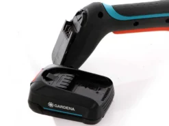 Gardena EasyCut 110/18V P4A Solo - Sécateur électrique De Taille Sur Perche - SANS BATTERIE NI CHARGEUR -Outils D'Élagage De Jardin gardena easycut 110 18v p4a solo scateur lectrique de taille sur perche sans batterie ni chargeur p4a power for all alliance 18v 41586 5 1681974518 IMG 6440e4f68fd87