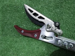 Sécateur Avec Perche Fixe Orientable Archman Art. 106 - Ø 15 Mm -Outils D'Élagage De Jardin scateur avec perche fixe orientable archman art 106 15 mm tte de coupe inclinable avec systme cut hold 6346 1 1412343407 IMG 4991