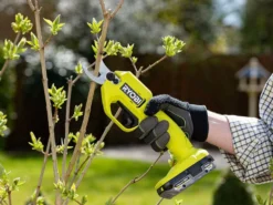 Sécateur De Taille à Batterie RYOBI RY18SCA-0 18V - Avec De 18V/4 Ah -Outils D'Élagage De Jardin scateur de taille batterie ryobi ry18sca 0 18v avec de 18v 4 ah scateur de taille batterie ryobi ry18sca 0 18v 32713 6 1643212112 IMG 61f16d5015f92