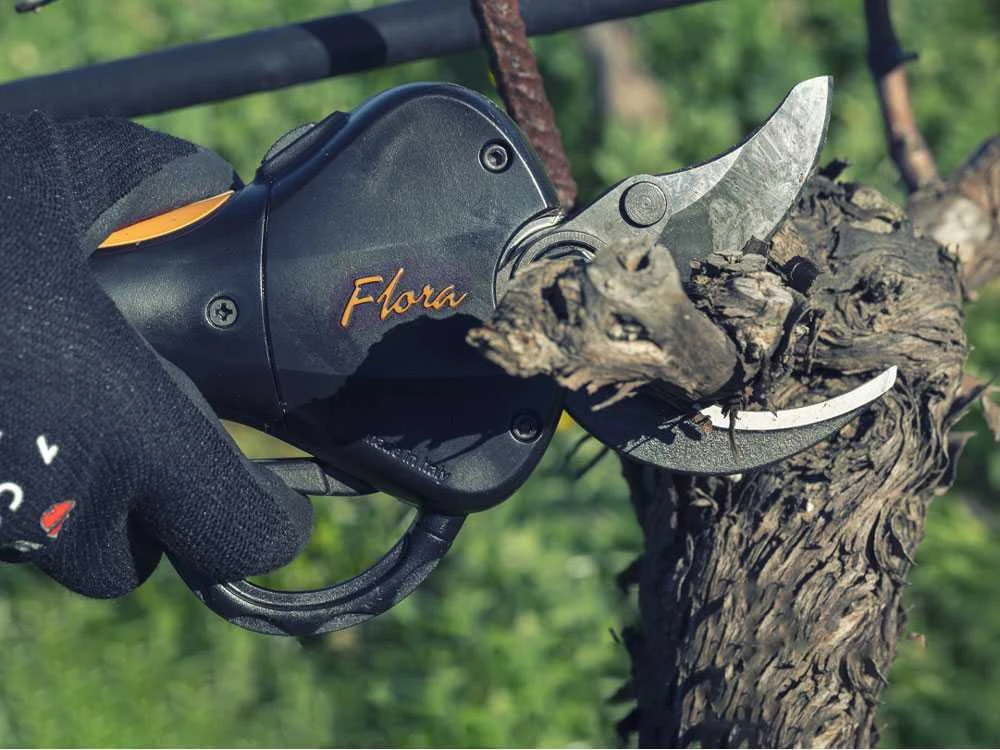 Sécateur électrique De Coupe Agritec Flora PC32 - 2 Batteries De 2,5 Ah 1 Sécateur électrique De Coupe Agritec Flora PC32 - 2 Batteries De 2,5 Ah