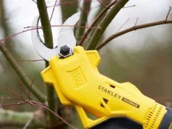 Sécateur électrique De Taille Stanley SFMCPP32M1-QW - Batterie De 20V/4Ah 30 Sécateur électrique De Taille Stanley SFMCPP32M1-QW - Batterie De 20V/4Ah -Outils D'Élagage De Jardin scateur lectrique de taille stanley sfmcpp32m1 qw batterie de 20v 4ah scateur lectrique stanley sfmcpp32m1 qw 40610 1 1678809920 IMG 64109b40084c7