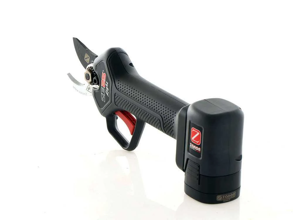 Sécateur électrique De Taille Zanon ZE 25 LIGHT - 2 BATTERIES INCLUSES - 16.8V- 2,0Ah - Ø 15-25 Mm 4 Sécateur électrique De Taille Zanon ZE 25 LIGHT - 2 BATTERIES INCLUSES - 16.8V- 2,0Ah - Ø 15-25 Mm – Image 4
