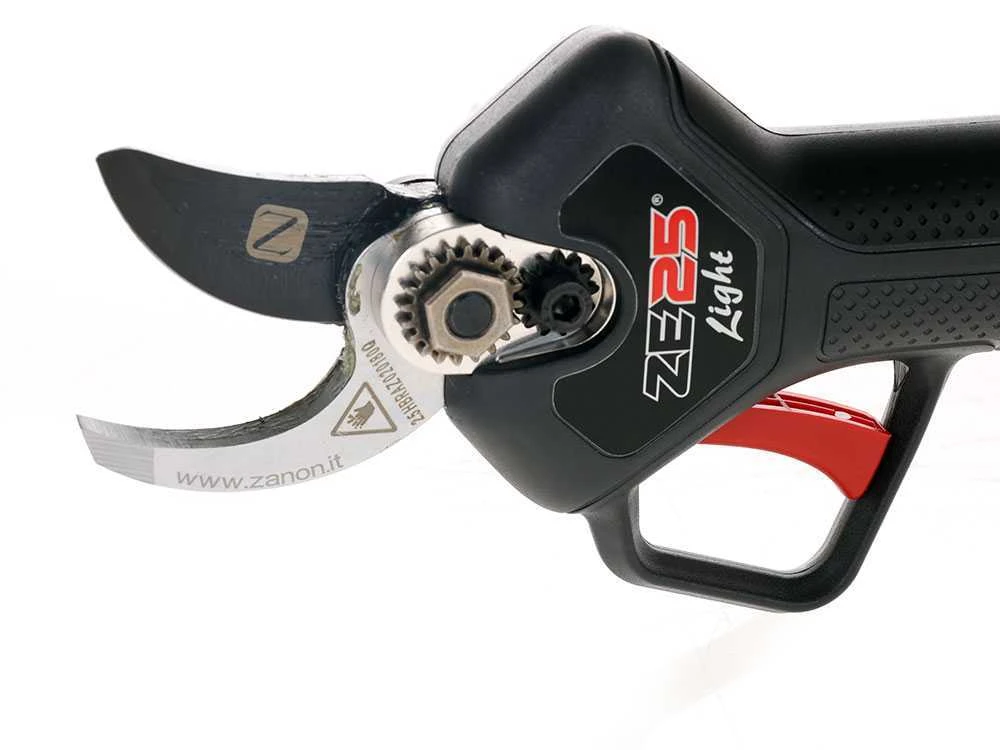 Sécateur électrique De Taille Zanon ZE 25 LIGHT - 2 BATTERIES INCLUSES - 16.8V- 2,0Ah - Ø 15-25 Mm 10 Sécateur électrique De Taille Zanon ZE 25 LIGHT - 2 BATTERIES INCLUSES - 16.8V- 2,0Ah - Ø 15-25 Mm – Image 10