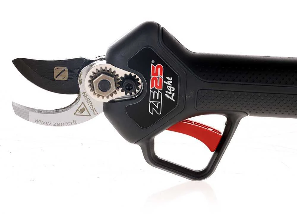 Sécateur électrique De Taille Zanon ZE 25 LIGHT - 2 BATTERIES INCLUSES - 16.8V- 2,0Ah - Ø 15-25 Mm 11 Sécateur électrique De Taille Zanon ZE 25 LIGHT - 2 BATTERIES INCLUSES - 16.8V- 2,0Ah - Ø 15-25 Mm – Image 11
