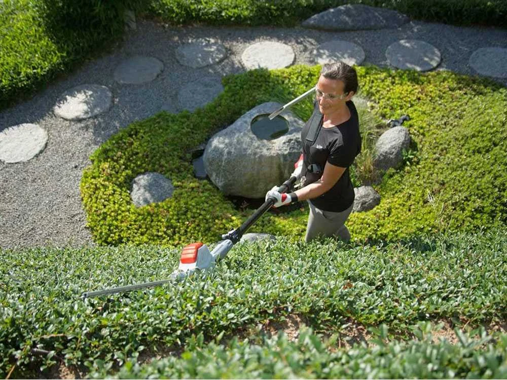 Taille-haie à Batterie Sur Perche Télescopique IKRA IATHS 40/43 - Batterie 40 V/2,5 Ah - Lame De 48 Cm 2 Taille-haie à Batterie Sur Perche Télescopique IKRA IATHS 40/43 - Batterie 40 V/2,5 Ah - Lame De 48 Cm – Image 2