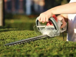 Taille-haie électrique IKRA IHS 600 - Puissance 50V - 600 W Avec Lamier De 55 Cm