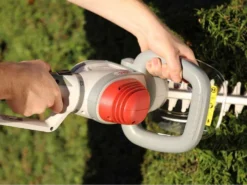 Taille-haie électrique IKRA IHS 600 - Puissance 50V - 600 W Avec Lamier De 55 Cm -Outils D'Élagage De Jardin taille haie lectrique ikra ihs 600 puissance 50v 600 w avec lamier de 55 cm taille haie lectrique ikra ihs 600 18113 0 1568906280 61DIbIbxv3L. AC SL1000