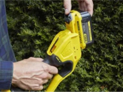 Taille-haies à Batterie Télescopique STANLEY FATMAX V20 - 18V - 4AH -Outils D'Élagage De Jardin taille haies batterie tlescopique stanley fatmax v20 18v 4ah taille haies batterie tlescopique lectrique stanley fatmax v20 18v 4ah 28571 1 1619183066 IMG 6082c5da0e459