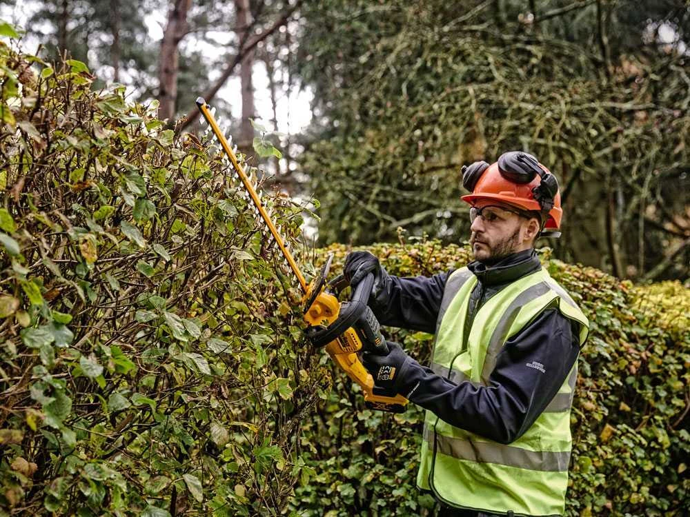 Taille-haies électrique à Batterie DEWALT DCMHT563P1-QW - Lame De 55cm - Batterie 18V 5Ah 3 Taille-haies électrique à Batterie DEWALT DCMHT563P1-QW - Lame De 55cm - Batterie 18V 5Ah – Image 3