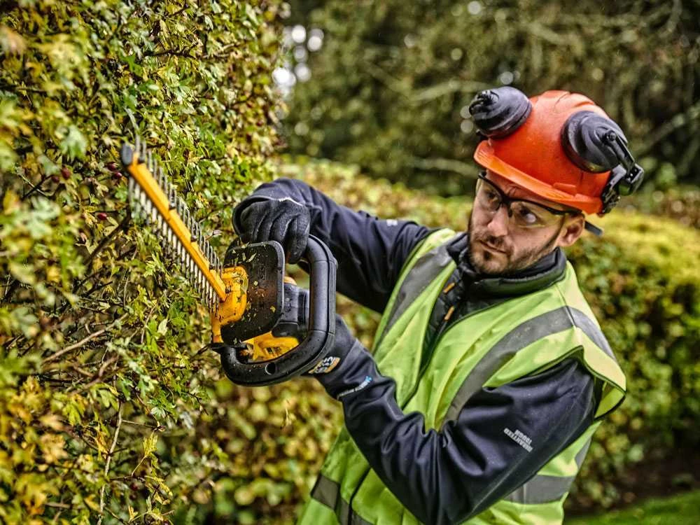 Taille-haies électrique à Batterie DEWALT DCMHT563P1-QW - Lame De 55cm - Batterie 18V 5Ah 5 Taille-haies électrique à Batterie DEWALT DCMHT563P1-QW - Lame De 55cm - Batterie 18V 5Ah – Image 5